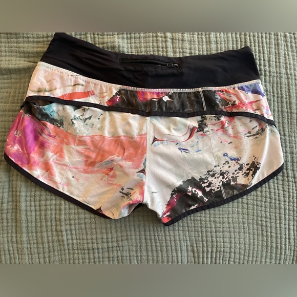 LuluLemon Speed It Up 2.5” Short - Picture 2 of 6